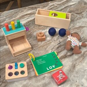 The Thinker Play Kit - Lovevery- toys EUC- book poor condition Month 11-12